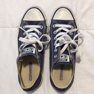Gently Used Navy Converse Low Top - 6.5 WMs